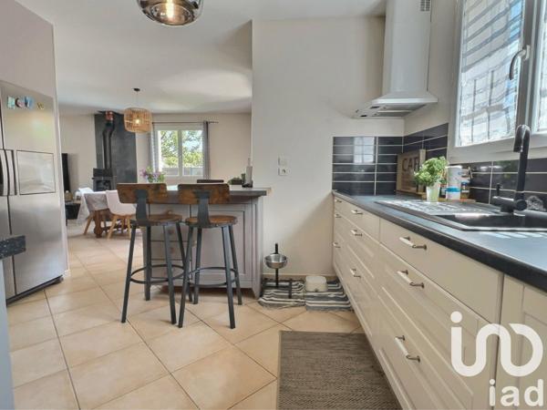 Maison 6 pièces de 107 m² à Peyrolles-en-Provence (13860)