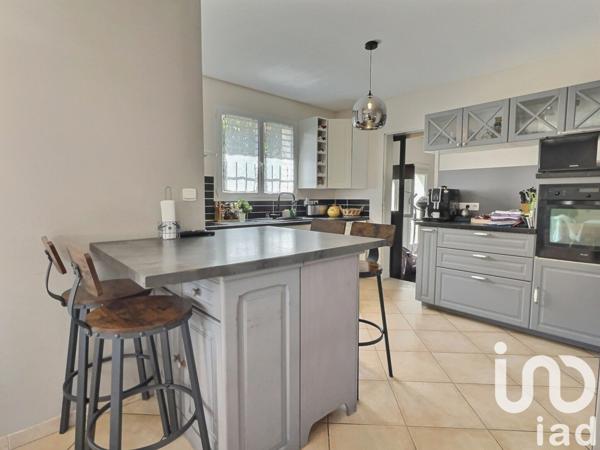 Maison 6 pièces de 107 m² à Peyrolles-en-Provence (13860)