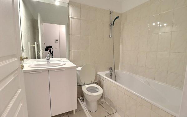 Appartement à vendre    2 pièces • 42,67 m2 Paris 20