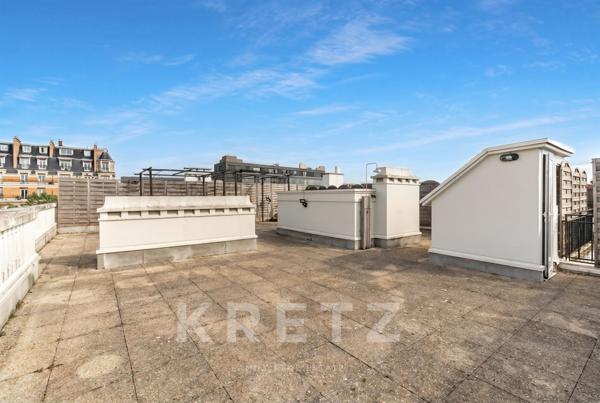 DERNIER ÉTAGE – TERRASSE ROOFTOP DE 140 M² – PARIS 16ème - BD SUCHET