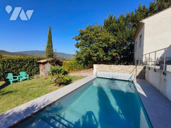 Villa récente avec vue dégagée, piscine et grand sous-sol