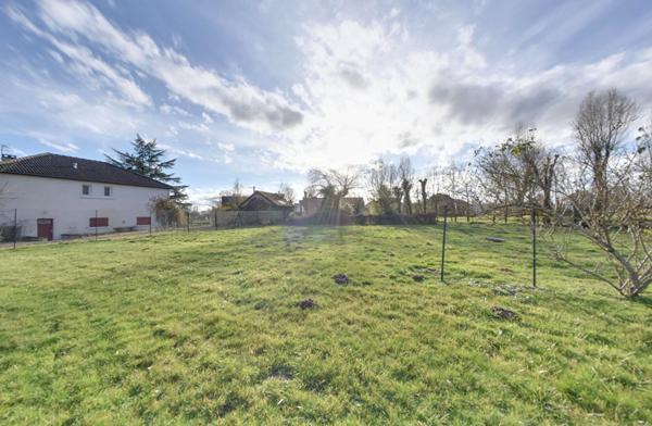 CHARBUY - Terrain à bâtir de 1 285 m²