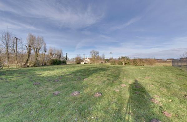 CHARBUY - Terrain à bâtir de 1 285 m²