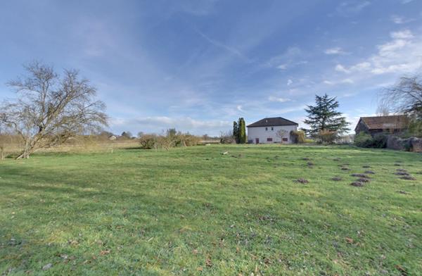 CHARBUY - Terrain à bâtir de 1 285 m²