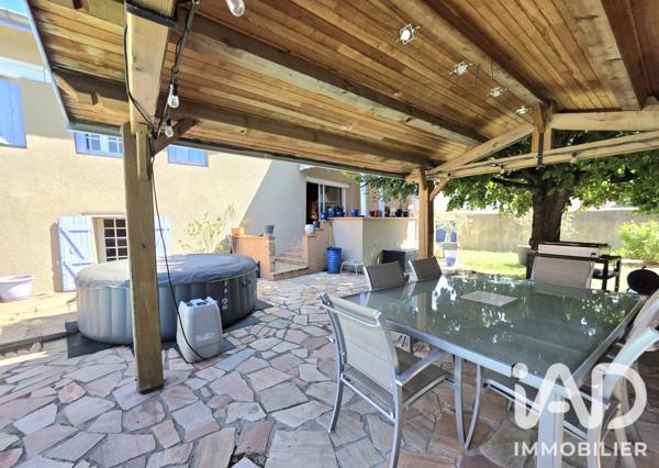 Maison à vendre 10 pièces 225,14 m² Saint-Marcellin-en-Forez