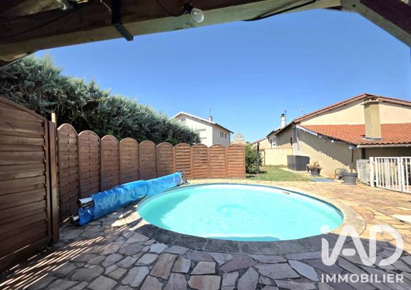 Maison à vendre 10 pièces 225,14 m² Saint-Marcellin-en-Forez
