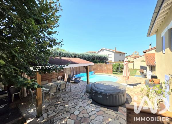 Maison à vendre 10 pièces 225,14 m² Saint-Marcellin-en-Forez