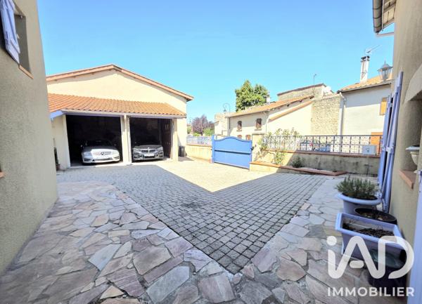 Maison à vendre 10 pièces 225,14 m² Saint-Marcellin-en-Forez