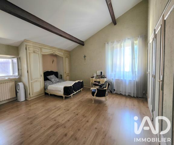 Maison à vendre 10 pièces 225,14 m² Saint-Marcellin-en-Forez