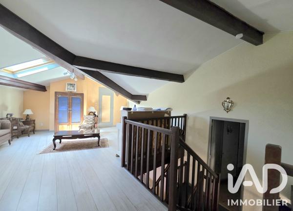 Maison à vendre 10 pièces 225,14 m² Saint-Marcellin-en-Forez