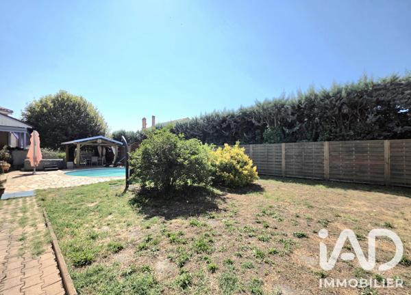 Maison à vendre 10 pièces 225,14 m² Saint-Marcellin-en-Forez