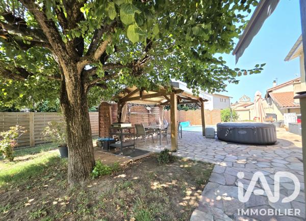 Maison à vendre 10 pièces 225,14 m² Saint-Marcellin-en-Forez
