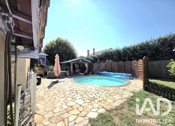 Maison à vendre 10 pièces 225,14 m² Saint-Marcellin-en-Forez