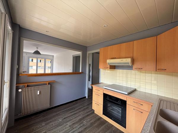 T2 lumineux avec 2 balcons et cave à deux pas de toutes commodités !
