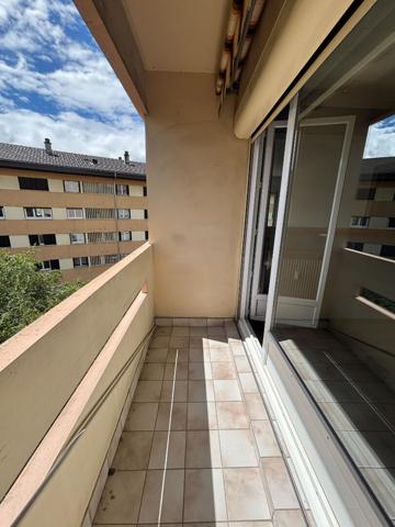 T2 lumineux avec 2 balcons et cave à deux pas de toutes commodités !