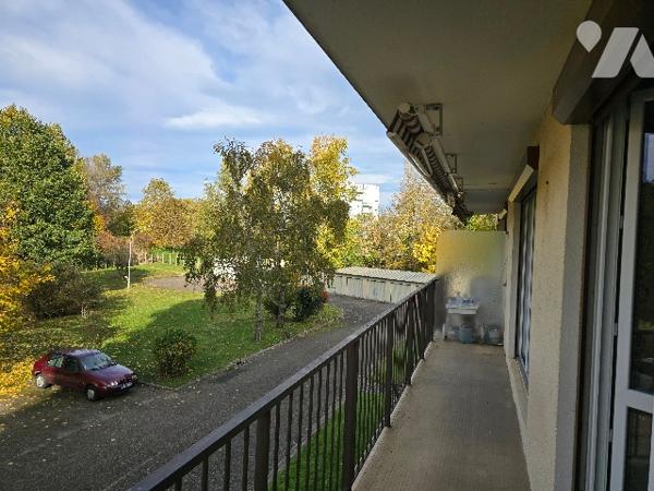 Appartement de type 3 de 69 m², situé a proximité des commerces.