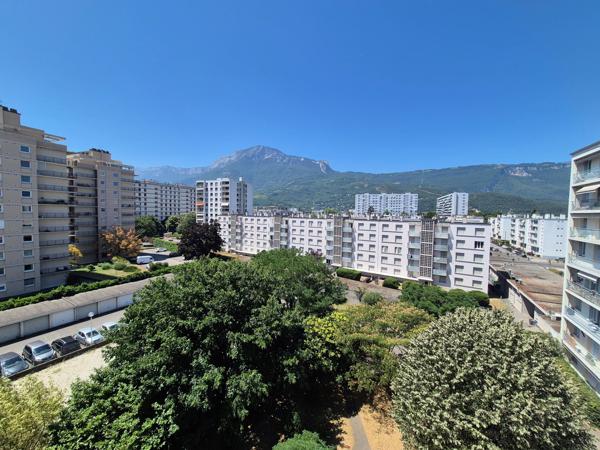 Achat Appartement T3 Grenoble – 3 Pièces Traversant Est-Ouest avec Balcon, Cave & Parking