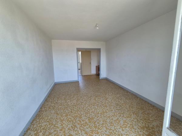 Achat Appartement T3 Grenoble – 3 Pièces Traversant Est-Ouest avec Balcon, Cave & Parking