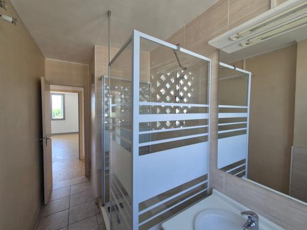Achat Appartement T3 Grenoble – 3 Pièces Traversant Est-Ouest avec Balcon, Cave & Parking