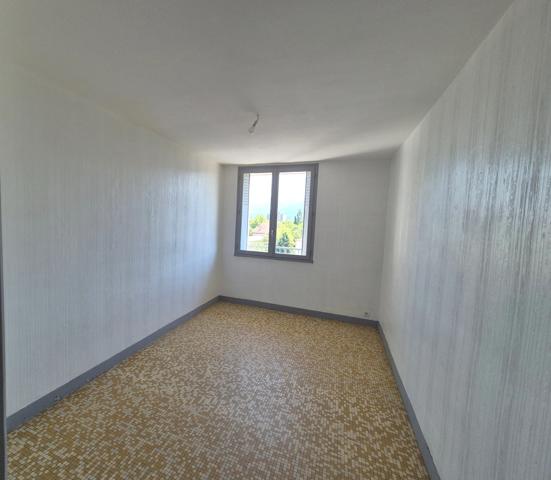 Achat Appartement T3 Grenoble – 3 Pièces Traversant Est-Ouest avec Balcon, Cave & Parking