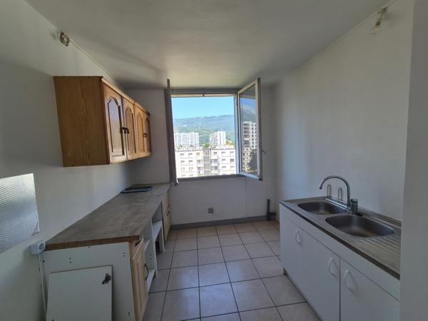 Achat Appartement T3 Grenoble – 3 Pièces Traversant Est-Ouest avec Balcon, Cave & Parking