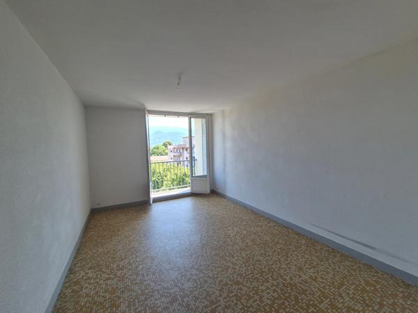 Achat Appartement T3 Grenoble – 3 Pièces Traversant Est-Ouest avec Balcon, Cave & Parking