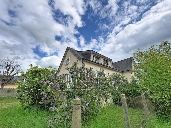 Maison familiale BRIOLLAY - 4 chambres - terrain constructible