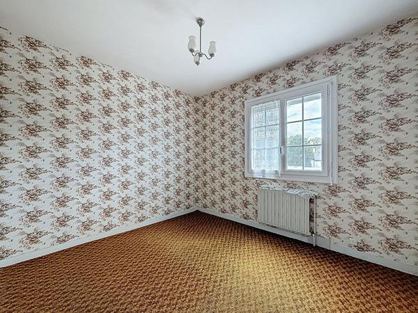 Maison familiale BRIOLLAY - 4 chambres - terrain constructible