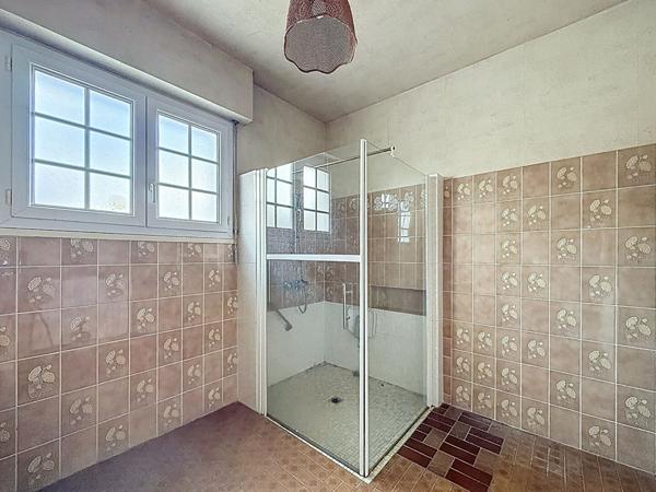 Maison familiale BRIOLLAY - 4 chambres - terrain constructible