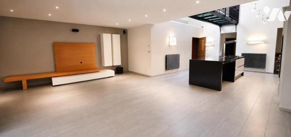 Loft atypique avec garage 6 voitures en plein centre de Valenciennes