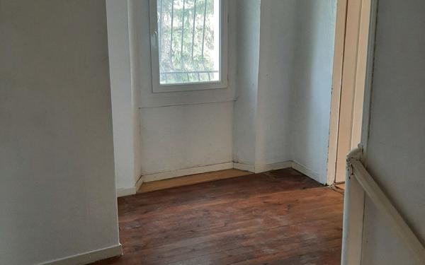 Maison à vendre    4 pièces •  Aiguefonde