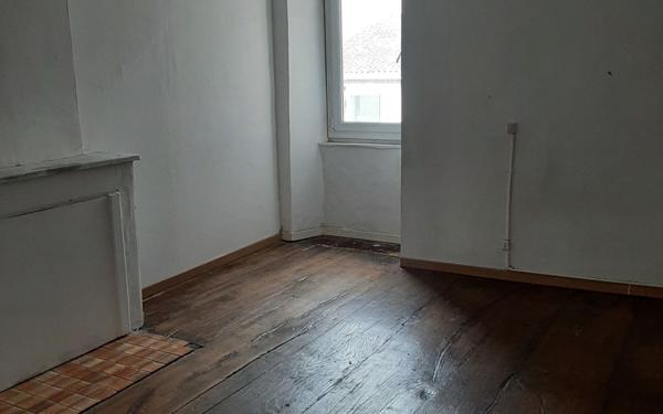 Maison à vendre    4 pièces •  Aiguefonde