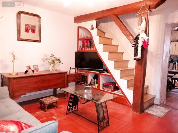 Maison de ville à vendre à Descartes dans l'Indre-et-Loire (37160), ref : 082/372