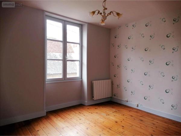 Maison de ville à vendre à Descartes dans l'Indre-et-Loire (37160), ref : 082/372