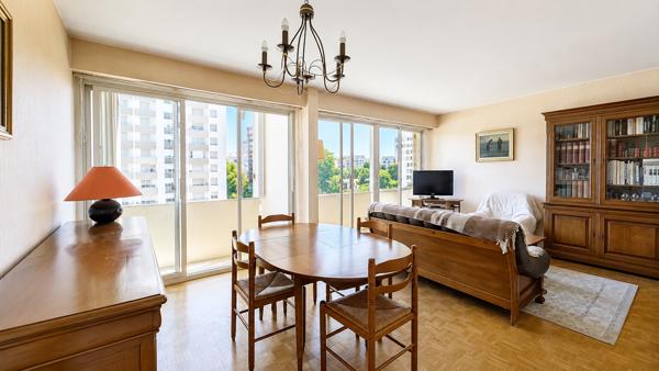 Appartement
         3 pièces
        - 76 m² Exclusivité 195 000 € *