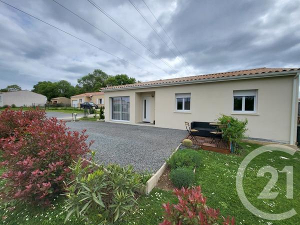 Maison à vendre  5 pièces - 99 m 2   SAINTES  - 17