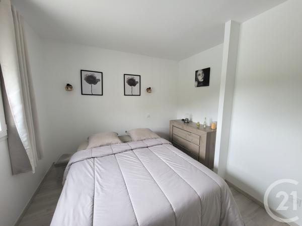 Maison à vendre  5 pièces - 99 m 2   SAINTES  - 17
