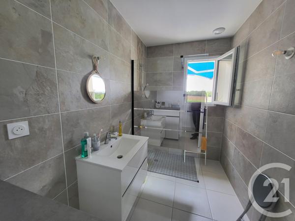 Maison à vendre  5 pièces - 99 m 2   SAINTES  - 17