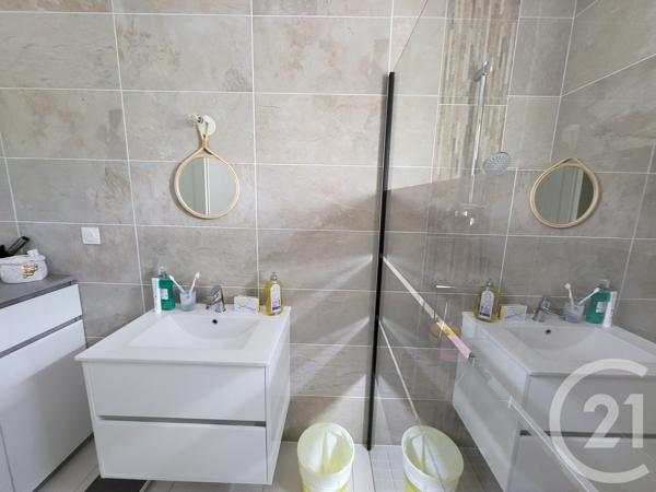 Maison à vendre  5 pièces - 99 m 2   SAINTES  - 17