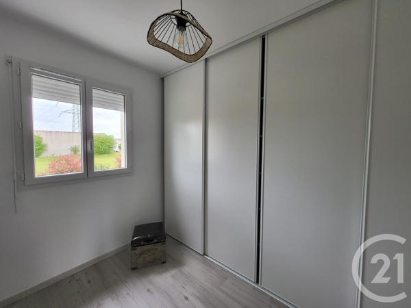Maison à vendre  5 pièces - 99 m 2   SAINTES  - 17