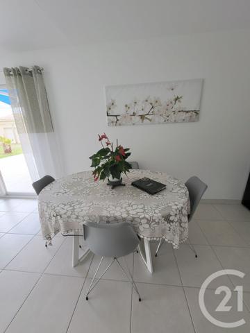 Maison à vendre  5 pièces - 99 m 2   SAINTES  - 17
