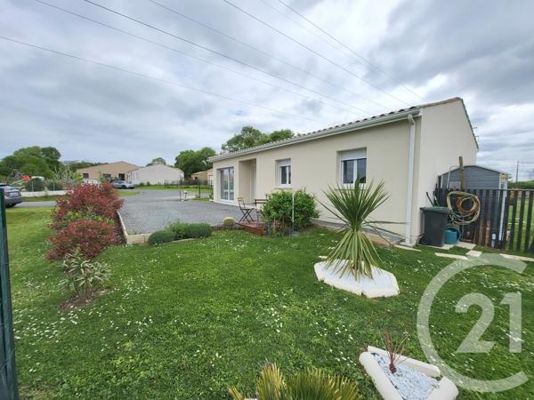 Maison à vendre  5 pièces - 99 m 2   SAINTES  - 17