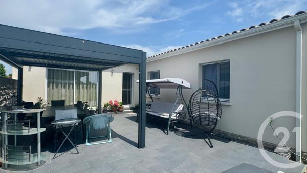 Maison à vendre  5 pièces - 99 m 2   SAINTES  - 17