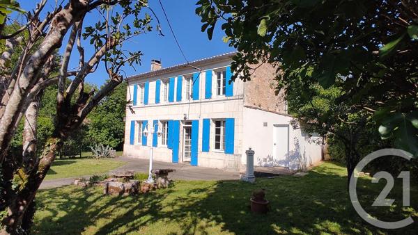 Maison à vendre  5 pièces - 99 m 2   SAINTES  - 17