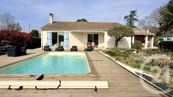 Maison à vendre  5 pièces - 99 m 2   SAINTES  - 17