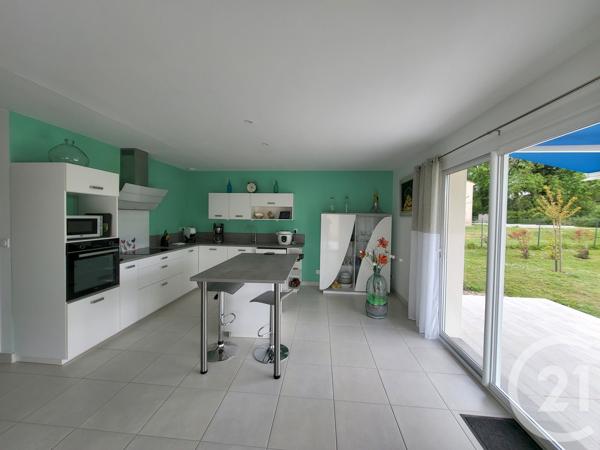 Maison à vendre  5 pièces - 99 m 2   SAINTES  - 17