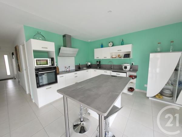 Maison à vendre  5 pièces - 99 m 2   SAINTES  - 17