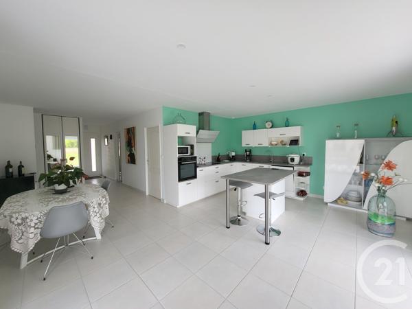 Maison à vendre  5 pièces - 99 m 2   SAINTES  - 17