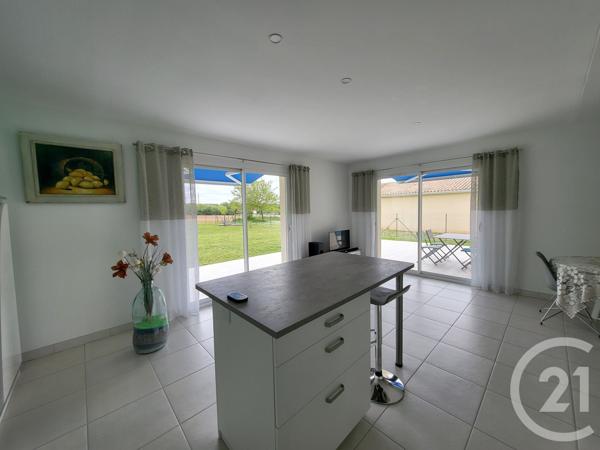 Maison à vendre  5 pièces - 99 m 2   SAINTES  - 17