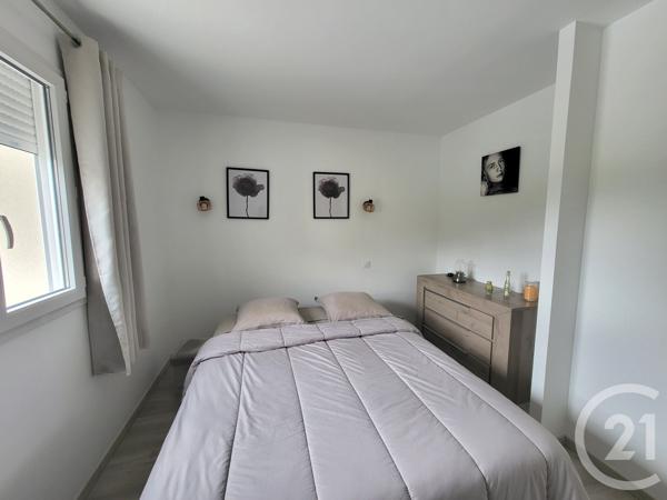 Maison à vendre  5 pièces - 99 m 2   SAINTES  - 17